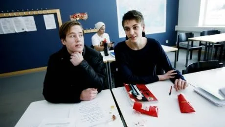Edvin Andergren och Ludvig Axfjord är två av drygt 20 elever som läser kinesiska på Richard Steffen. "Det är svårt, som att läsa två språk samtidigt", säger Ludvig.