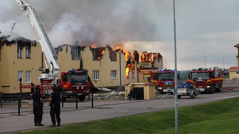 Skolan är totalförstörd efter den kraftiga branden i natt.