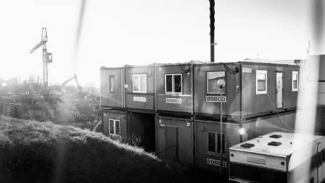 Boende utan bygglov. Enligt stadsarkitekten krävs mer än bara byggsamråd om baracker används för övernattning.Foto: Henrik Radhe