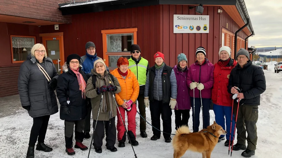 Samling vid Seniorernas Hus/Thulegården inför kulturvandringen.