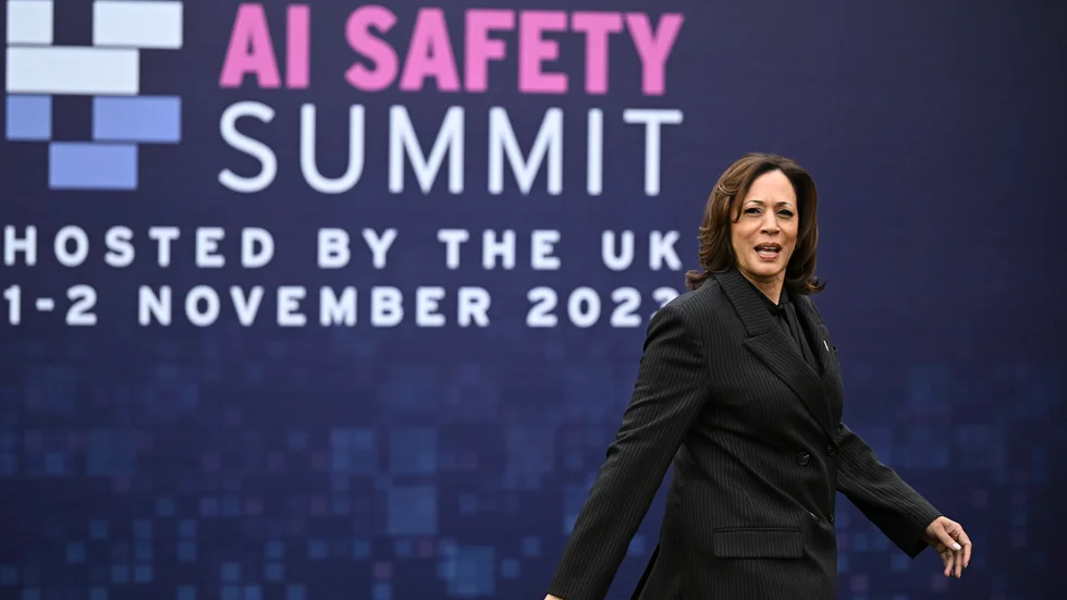 USA:s vicepresident Kamala Harris är i Storbritannien för att prata AI.