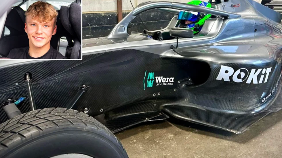 16-årige Joel Bergström från Piteå provkörde en formel 4-bil förra helgen och erbjuds en plats i brittiska F4-mästerskapet nästa år.