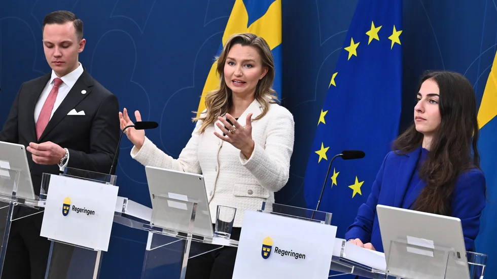 Näringsutskottets ordförande Tobias Andersson (SD), energi- och näringsminister Ebba Busch (KD) och klimat- och miljöminister Romina Pourmokhtari (L).