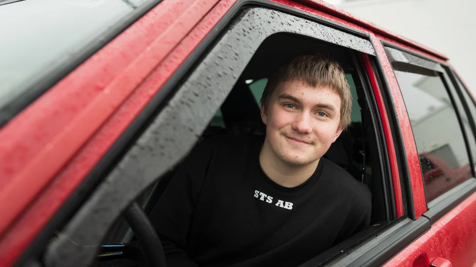 Arvid Bierfeldt, 15, tycker att det hade varit jobbigt om han hade fått vänta ytterligare ett år för att få köra A-traktor.
