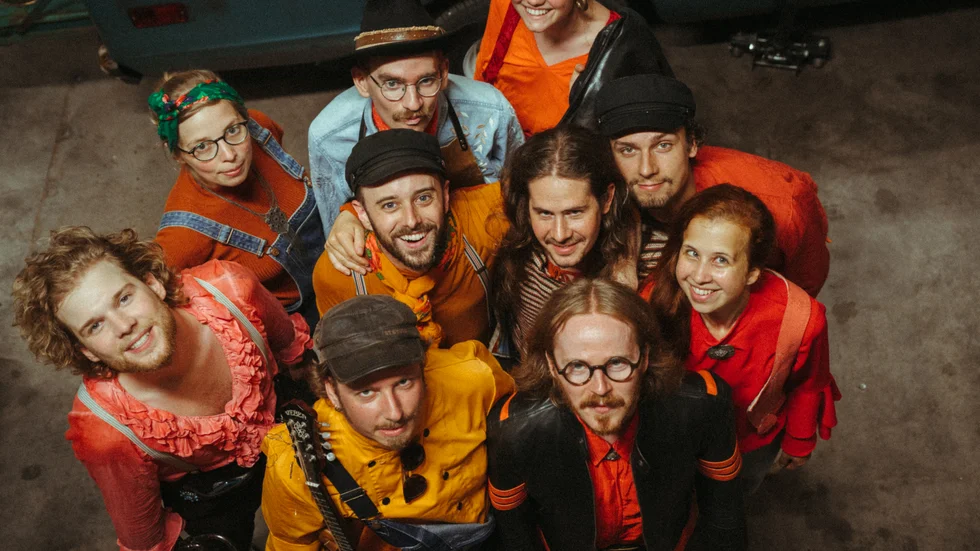Spöket i köket består av Nisse Blomster, Mads Kjøller Henningsen, Signe Kierkgaard Schmidt, Lies Hendrix, Emma Engström, Erik Bengtsson, Albin Lagg, Sebastian Persson, Erik Larsson och Henrik Büller.