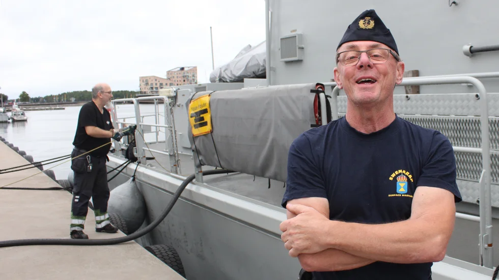 Kapten Mikael Wikström ansvarar för försvarsmaktens skolfartyg som tankade i Västervik. Här vid Astrea.