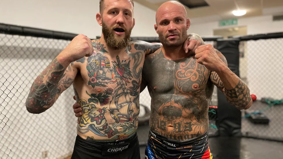 Andreas Ståhl och Christian Jungwirth efter en holmgång i gymmet.
