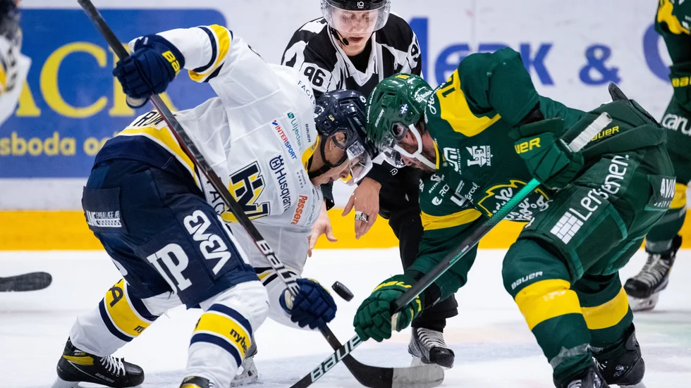 Niclas Westman har dömt flera år i allsvenskan. Här mellan HV71 och Björklöven.