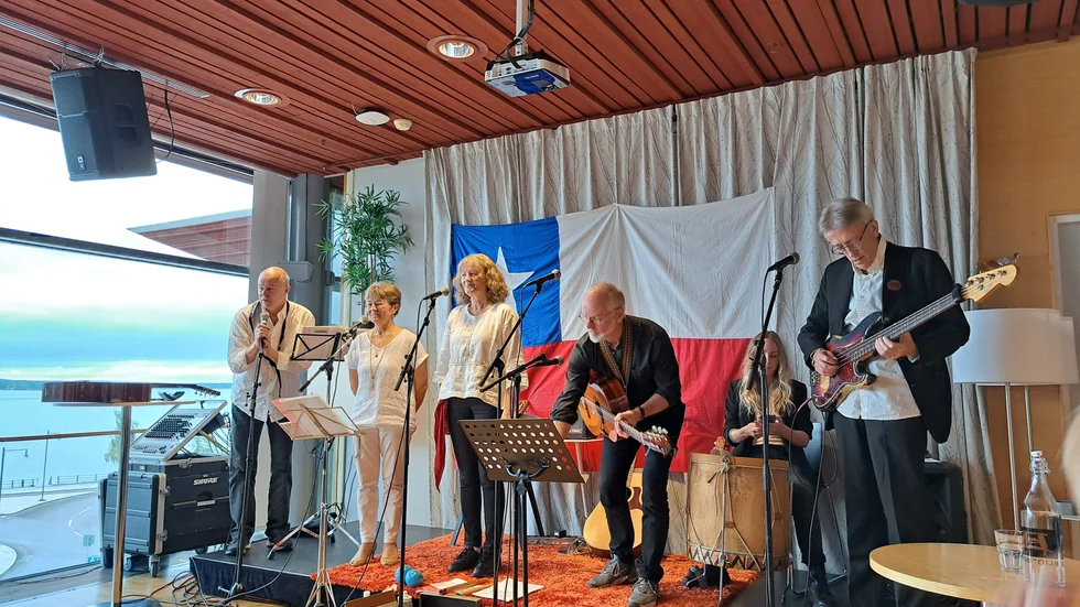 Chilekommitténs sånggrupp bjöd på klassiker av bland andra Victor Jara, Angel Parra och Mikael Wiehe.