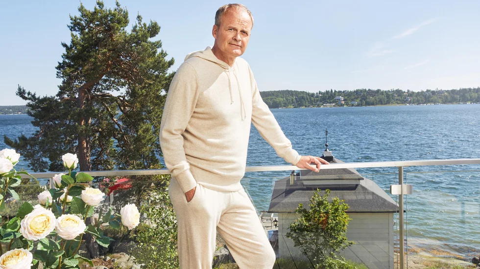 Johan Rheborg som Fredde i "Solsidan". Pressbild.
