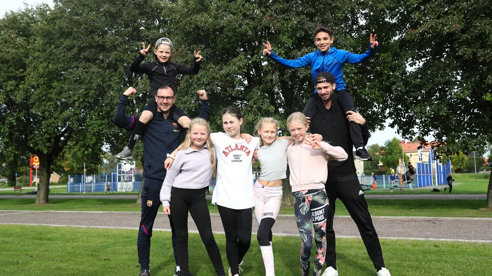Barnen Algot Damberg, Adrian Dyla Zeka, Holley Bergman, Julia Jonsson, Alice Palm-Tevell, Agnes Hugo tillsammans med Ifet Siljak, elevassistent och idrottsläraren Anton Sennerby. 
