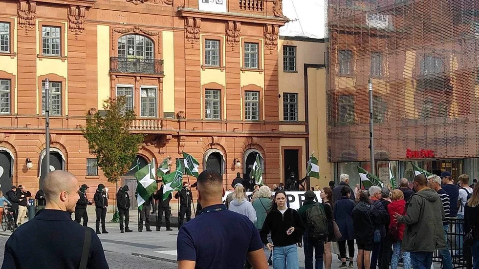 NMR demonstrerade vid Stora Torget på lördagseftermiddagen utan tillstånd. 