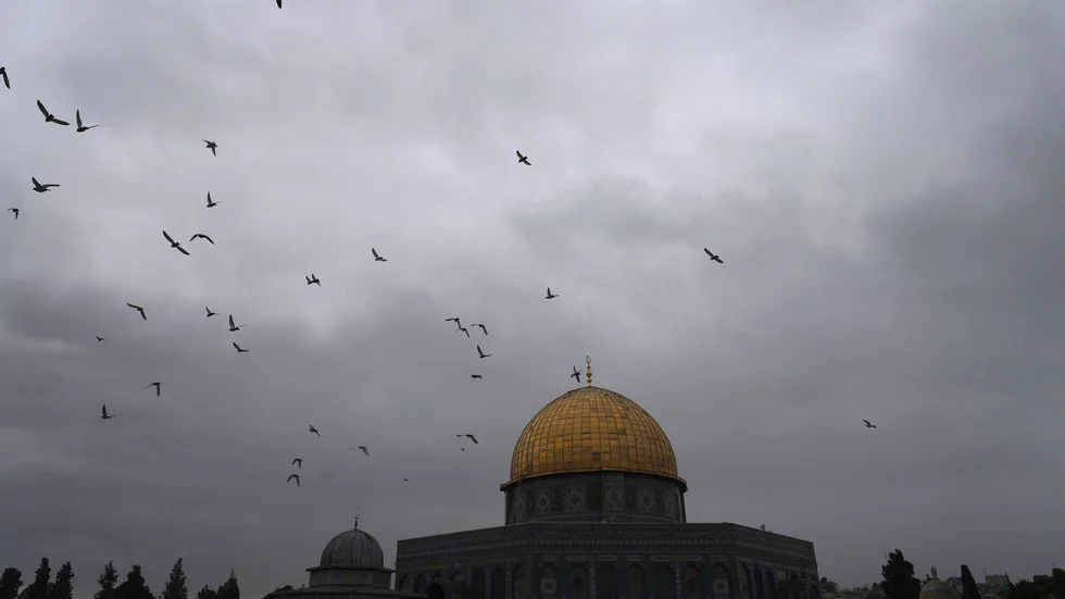 Konfliktens kärna: Klippdomen uppe på Tempelberget, centrum för det heliga område i Jerusalem som ingendera sidan kan tänka sig att ge upp.
