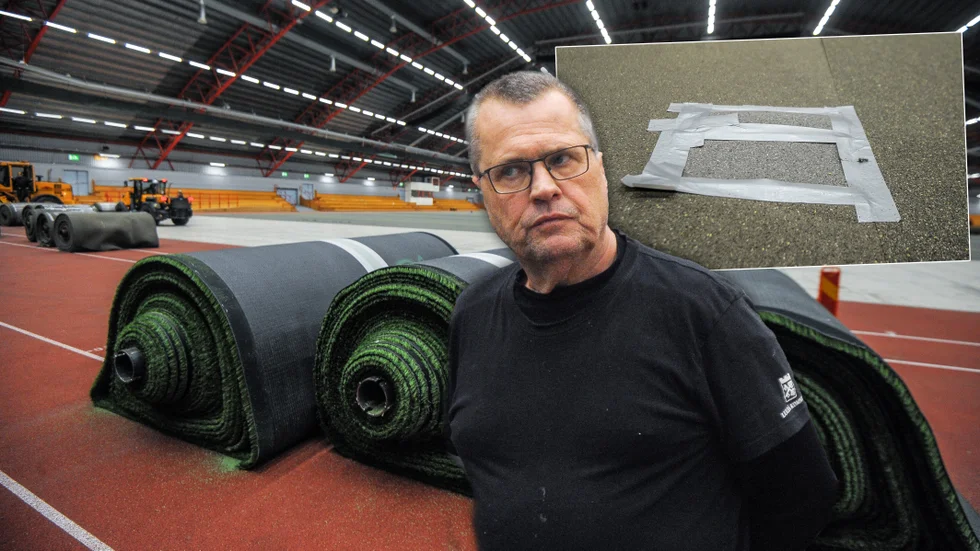 Peter Edman, serviceman i Arcushallen, ser allvarligt på problemet med slitaget nu när konstgräsmattan ska rullas ut igen efter fyndmarknaden.