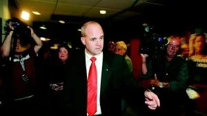 "Nya arbetarpartiet". Fredrik Reinfeldts marknadsföring är falsk, anser Sharad Bhatt.Foto: Scanpix