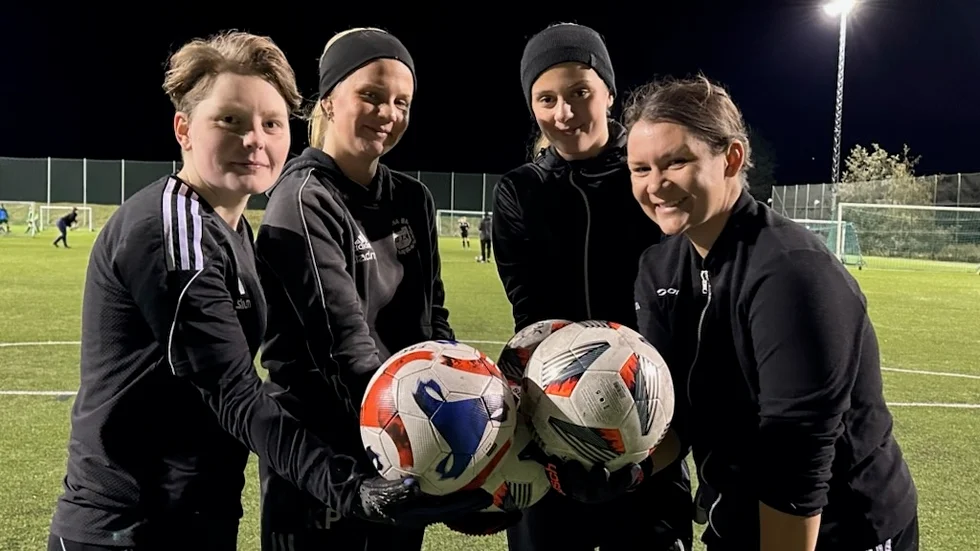 Evelina Westin, Kajsa Spelqvist, Joline Jakobsson och Sofia Söderberg. Fyra Fanna BK-målvakter som tror på seger i kväll.