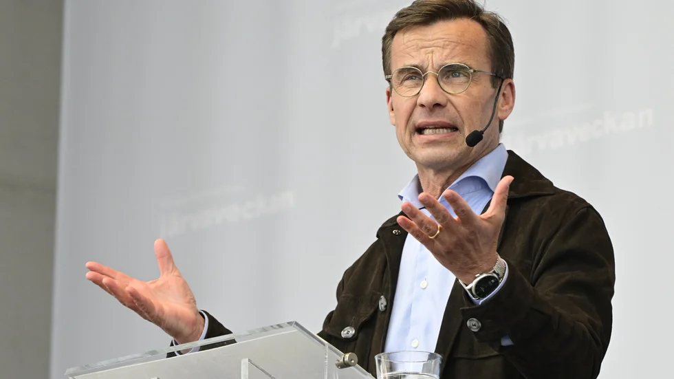 Moderaternas partiledare Ulf Kristersson på plats under Järvaveckan.