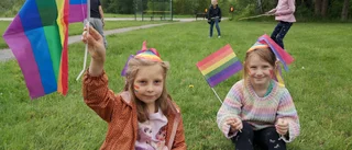 Här går barnens prideparad genom Sparreholm