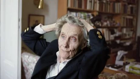 Astrid Lindgren firar sin 100 årsdag någon annanstans. Respekten för barn och barndomen var självklar. Hon brukade undra hur i fridens dar vi skall kunna få fred på jorden, så länge människor utövar våld mot barn. Våld föder bara våld.