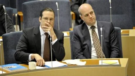 Det är inte låg- och mellanavlönade som gynnas mest av de nya skattesänkningarna, som finansminister Anders Borg (m) och statsminister Fredrik Reinfeldt påstår. Höginkomsttagare får fyra gånger mer än normalinkomsttagare.