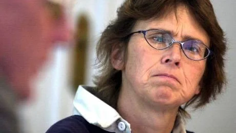 Brittis Benzler (v) har ställt en rad frågor till barn- och utbildningsnämndens ordförande Lena Celion (m) om hur hon anser att merkostnaderna för de nya friskolorna ska hanteras.