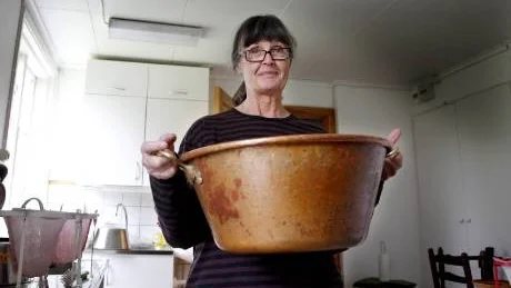 Håller grytan kokande. Eva Olsson berättar att det var bara att koka, koka och koka. Efterfrågan var alltid större än vad hon hann med.