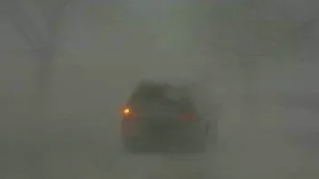 Skickar en bild på vårt snöiga gotland.
Taget i korsningen vid Ica Atterdags.
Suddigt, javisst men så såg hela omgivningen ut innefrån bilen.
