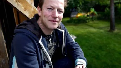 TILLBAKA. Roger Albecht, Visby, är företagaren som för två år sedan manövrerades ut från Gotlandsflyg. Nu är han tillbaka i en helt ny bransch - hushållsnära tjänster.
