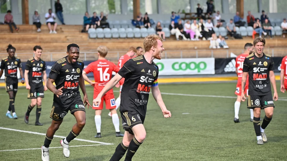 Skellefteå FF:s Jonathan Käller är avstängd nästa match efter att ha tagit tre gula kort under säsongen.