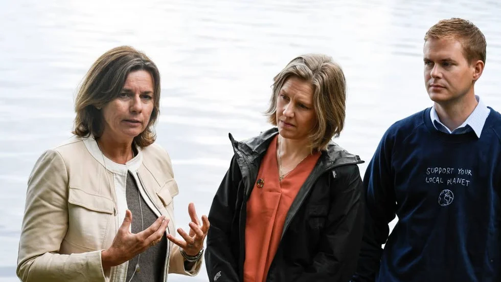 Rådvilla. Miljöpartisterna Isabella Lövin, Karolina Skog och Gustav Fridolin har en uppförsbacke framför sig.