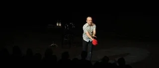 Jonas Gardell släpper inte greppet om glädjen