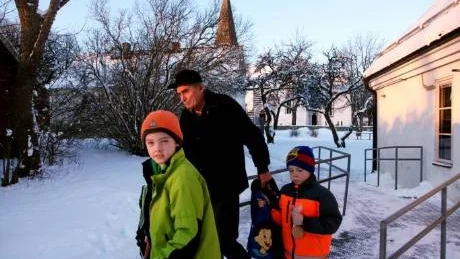 Hogränilska. För jävligt menade Göran Ahlgren som hämtade barbarnen Emil och Gustav.