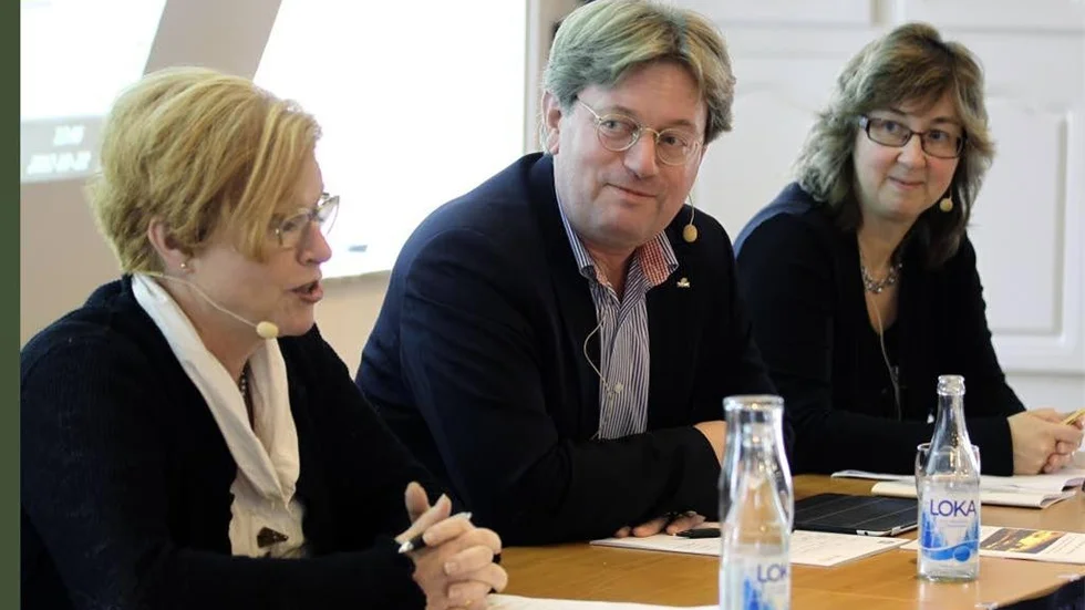 Makthavare och media. LAndshövding Cecilia Schelin Seidegård, avgående regiondirektör Bo Dahllöf och journalisten Ylva Warnborg som jämfört medielandskapen på Gotland, Island och Åland.