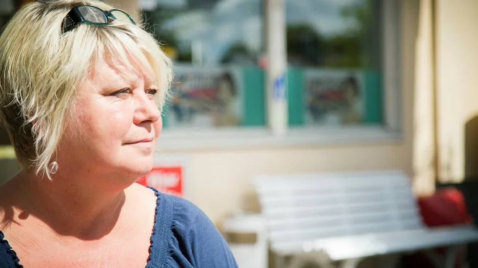 Anna-Lotta Ekstedts dotter arbetade ensam när den maskerade knivmannen kom.