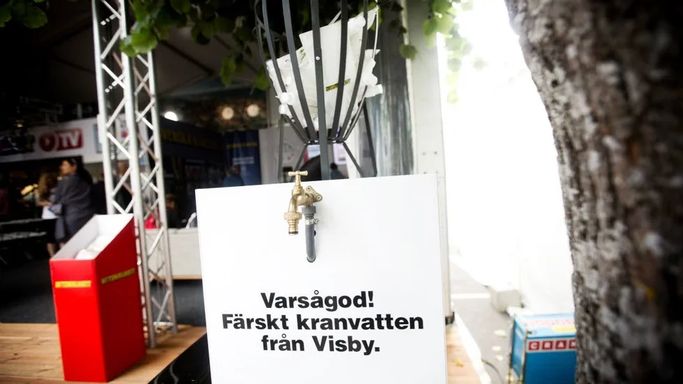 Vattenkrisen. Även Aftonbladet har en kran som erbjuder "färskt kranvatten från Visby".