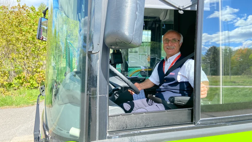 "Fantastiskt bra, ett efterlängtat besked", säger bussförare Yakoub Touma om nyheten att en toalett ska placeras vid ändhållplatsen på linje 4 vid Husbybyn i Skogstorp.