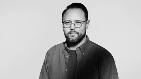 Pierre Sindre är utbildad inom inredningsarkitektur och möbeldesign på Konstfack och är årets mottagare av Bruno Mathsson-priset. Pressbild.