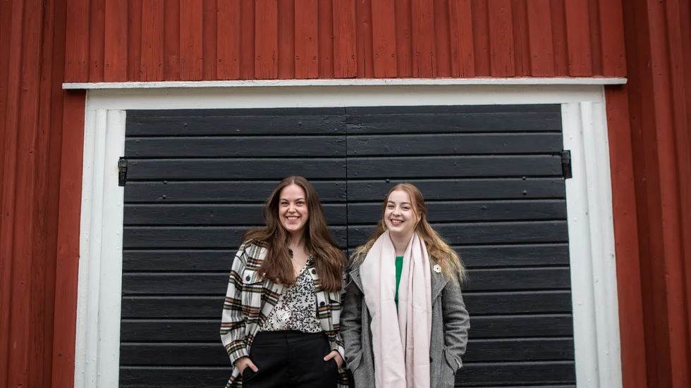 Det kan hända att vi får se systrarna uppträda i Motala. "Kanske det, det får man hålla utkik efter", säger Martine.