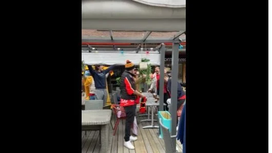 Sång på Luleåkrogen inför Luleås match.
