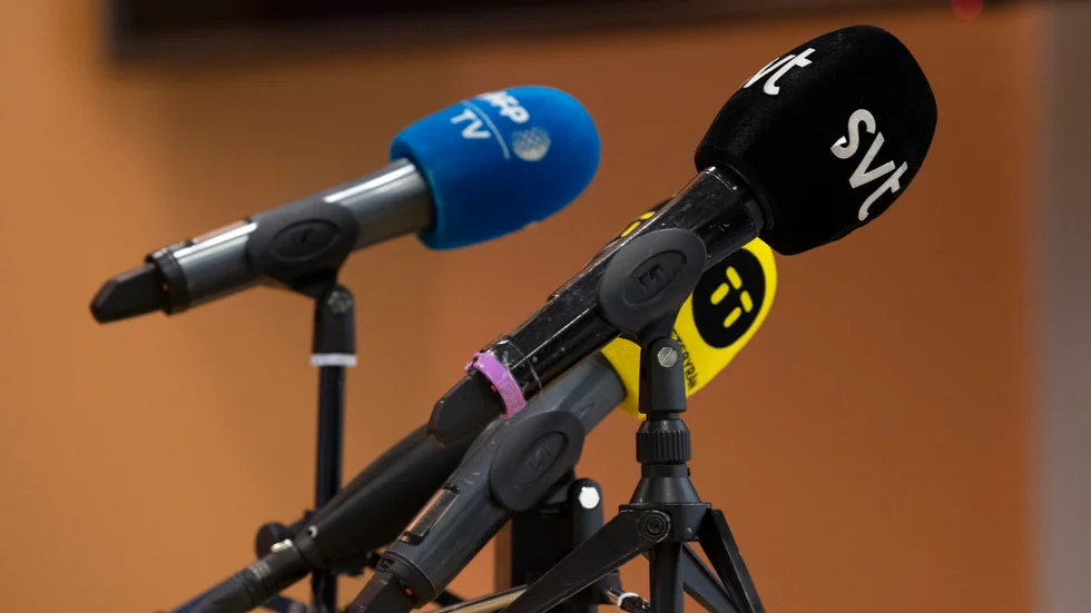 "Samtidigt som sociala influerare får breda ut i sig tv-program så utkonkurreras utbildade journalister som tidigare har gått i journalistkurser och gjort tv- och radioprogram på närradiostationer och lokal-tv".
