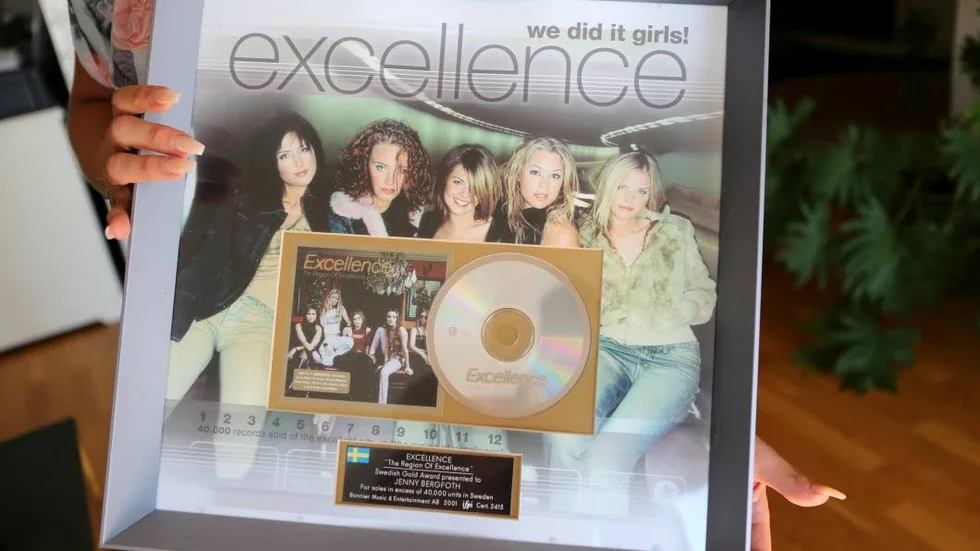 Excellence släppte bland annat ett album som sålde guld. Jennys diplom hänger hemma på väggen.