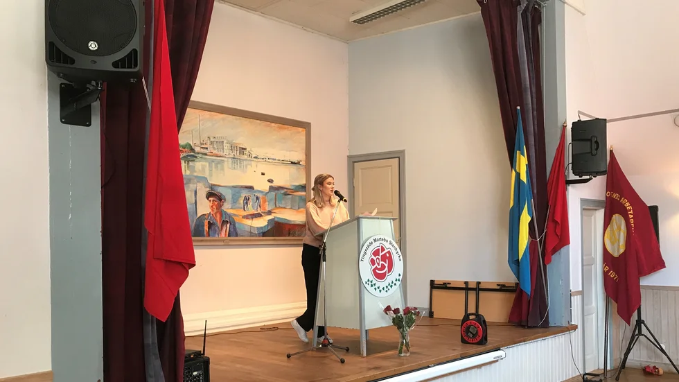 Ida Nordahl ordförande för SSU på Gotland höll tal i Rute Folketshus under Socialdemokraternas förstamajfirande.