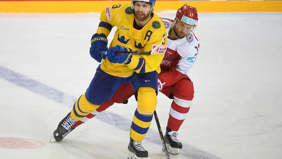 Klas Dahlbeck, här under ishockey-VM i fjol, lämnar KHL för spel i Schweiz. Arkivbild.