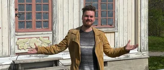 Bark regisserar vandringsteater med 100 medverkande: "Vingåkers historia förstärks av visuellt berättande"