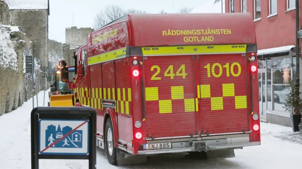Räddningstjänsten lyckades inte ta sig fram i innerstan på grund av blixthalkan.