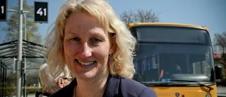 För få resenärer gör att bussarna inte inväntar färjan