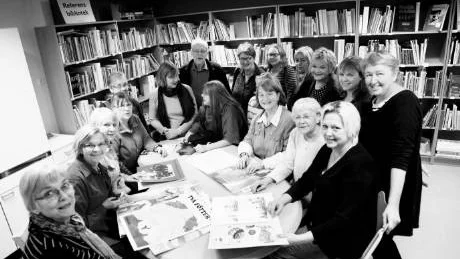 Sagoberättare. Studiecirkeln "Allas barnbarn Gotland" ska locka äldre att bli sagoberättare på öns förskolor. Och det är många som vill vara med och bli en sagomormor eller sagofarfar.Foto: Henrik Radhe