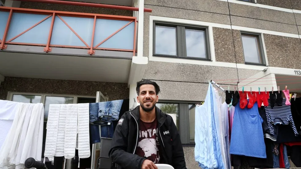 Akram Alhasan tog hjälp av solen när det var dags att hänga tvätt.