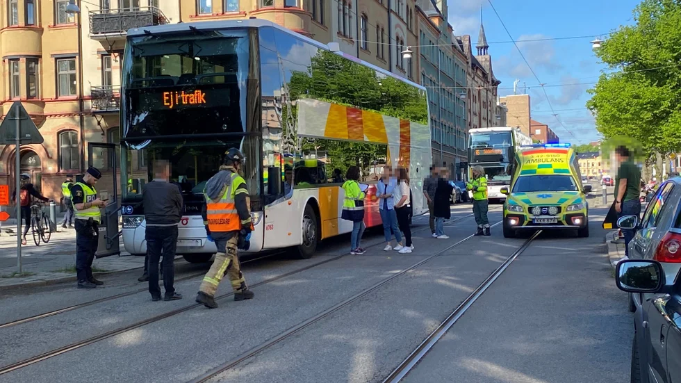 En flicka fick föras till sjukhus efter en olycka på Nygatan på onsdagen.