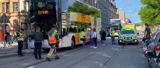 Flicka förd till sjukhus efter kollision med buss • Chaufföraren misstänkt för vårdslöshet i trafik